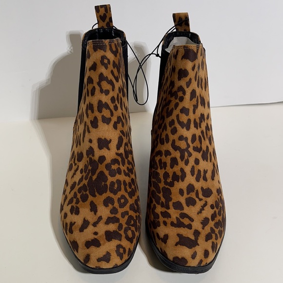 Women’s Size 7.5 Cheetah Print Memory Foam Ankle Boots w/ Block Heel - Picture 2 of 7